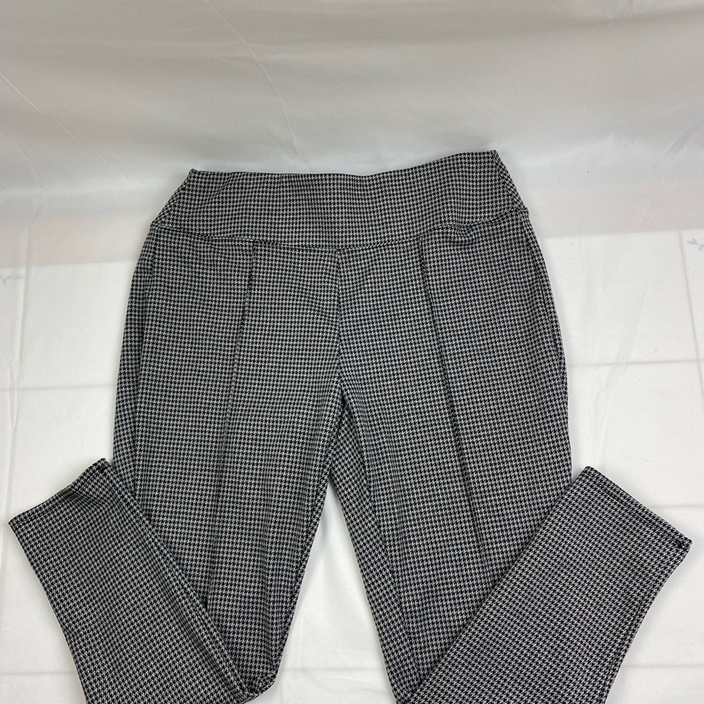 Apt. 9- Pant. Black with small white prints. Elastic.PetiteLarge.